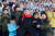 북한 김정은 노동당 총비서가 조선소년단 9차 대회 참가자들과 기념사진을 찍었다고 2일 당 기관지 노동신문이 보도했다. 뉴스1