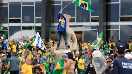 美1·6사태 판박이…브라질 입법·사법·행정, ‘대선불복’에 뚫렸다