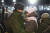 러시아의 한 기차역에서 2022년 12월 2일 군사작전에 동원된 남성이 기차에 오르기 전 연인과 포옹하고 있다. AP=연합뉴스 