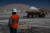 지난해 9월 칠레의 리튬 광산에서 광물을 가득 실은 트럭이 지나가고 있다. AFP=연합뉴스