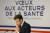 에마뉘엘 마크롱 프랑스 대통령이 6일(현지시간) 파리 근교의 코르베유에손시 종합 병원에서 의료부문 근로자들을 앞에 두고 새해 연설을 하고 있다. AP=연합뉴스