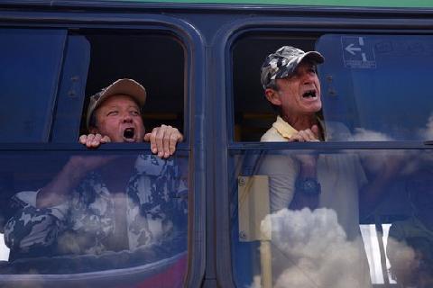 "무료 여행" 버스 대절해 폭도 집결…퇴원한 보우소나루 "귀국 앞당길것"