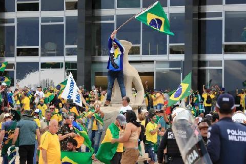 ‘의회 폭동’ 브라질서 또 시위 움직임…“美수사 지원 검토”