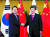 윤석열 대통령과 시진핑 중국 국가주석이 지난달 15일 인도네시아 발리에서 열린 한중 정상회담에서 악수하고 있다. [연합뉴스]