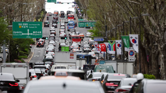 서울 테헤란로 일대 정전…신호등 멈춰 퇴근길 교통 혼잡