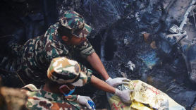 한국인 2명 탄 네팔 항공기 추락...AP통신 "최소 68명 사망한듯"