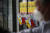서울 강북구 수유동 ‘칸타빌수유팰리스’ 내 상가에 입주된 아파트 분양 사무실 앞에 이파트 할인 분양을 알리는 홍보 포스터가 놓여 있다. 뉴스1
