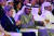 왼쪽부터 14일 UAE 아부다이에서 열린 대서양위원회 글로벌 에너지 포럼에 참석한 존 케리 미국 기후 특사와 알자비르 아부다비국영석유회사(ADNOC) CEO. AFP=연합뉴스