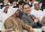 이재용 삼성전자 회장이 16일(현지시간) 바라카 원전에서 열린 3호기 가동식에서 만수르 빈 자이드 알나하얀 UAE 부총리 겸 대통령실 장관과 이야기를 나누며 웃고 있다. 연합뉴스