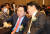 지난달 26일 국민의힘 김기현 의원(왼쪽)과 장제원 의원이 부산롯데호텔에서 열린 부산혁신포럼 2기 출범식에 참석해 이야기를 나누고 있다. 송봉근 기자