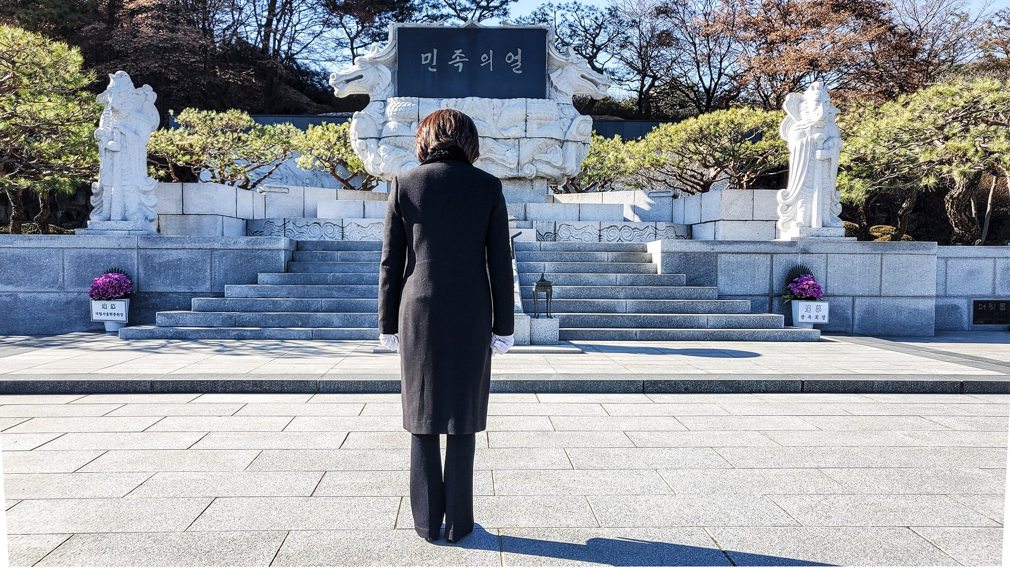 독립유공자묘역 참배하는 나 전 의원. 사진 페이스북 캡처