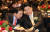 국민의힘 장제원(오른쪽) 의원과 김기현 의원이 지난달 26일 오후 부산롯데호텔에서 열린 부산혁신포럼 2기 출범식에 참석해 이야기를 나누고 있다. 송봉근 기자