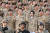 아랍에미리트(UAE)를 국빈 방문 중인 윤석열 대통령과 김건희 여사가 15일(현지시간) 아부다비에 파병 중인 아크부대를 방문, 부대원들과 기념촬영을 하고 있다. 연합뉴스