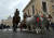 바티칸 성 베드로 광장의 17일 모습이다. 말을 탄 사람과, 소가 끄는 수레를 탄 사람들이 자나가고 있다. AFP=연합뉴스