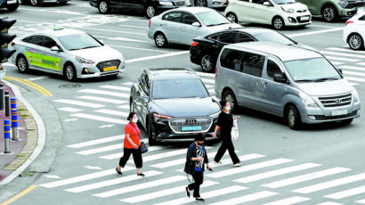 '보행자 없네' 빨간불서 바로 우회전…이러면 딱지 날아온다