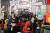 설 연휴를 앞둔 17일 광주 북구 말바우시장이 시민들로 붐비고 있다. 연합뉴스