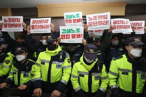 ‘노조와의 전쟁’ 본격화…경찰, 건설노조 14곳 대대적 압수수색