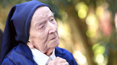 코로나도 이겨냈던 118세 수녀…장수 비결은 매일 먹은 이 음식
