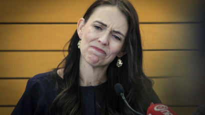 아던 뉴질랜드 총리 "사임하겠다"…악재 겹치고, 결혼 문제도