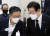 이재명 더불어민주당 대표와 정성호 의원이 지난 10월 31일 오후 서울 여의도 국회에서 열린 제400회 국회(정기회) 제3차 국방위원회 전체회의에서 대화를 하고 있다. 뉴스1