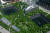 공중에서 바라본 9·11 메모리얼 파크 전경. 110층짜리 세계무역센터 쌍둥이 빌딩이 있던 곳은 높이 9m 깊은 연못이 됐다. '국립 9·11 메모리얼&박물관' 페이스북 화면 캡쳐 