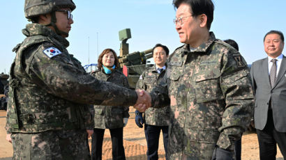 이재명, 전방 방공부대 찾아 "더 나은 처우·근무환경으로 보답"