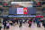 중국 최대 명절 춘제(春節·중국의 설)를 앞둔 18일 베이징 최대 기차역인 베이징서역에서 중국인들이 고향 가는 기차를 기다리고 있다. 연합뉴스
