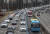 설날인 22일 오전 경부고속도로 서울 잠원IC 부근 하행선(왼쪽)에 차량들이 줄지어 늘어서 있다. 연합뉴스