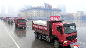 평양 한복판에 '똥 트럭' 줄섰다…자칭 핵보유국의 '퇴비 전투'