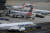  아메리칸 항공 여객기가 지난 11일(현지시간) 뉴욕 라과디아 공항의 활주로에 착륙한 모습. AFP=연합뉴스