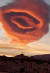 지난 19일 튀르키예 부르사 지역 하늘에 뜬 특이한 모양의 구름. 로이터=연합뉴스