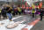 지난 21일 스웨덴 스톡홀름에서 열린 반 튀르키예 시위에서 한 시위대가 에르도안 대통령의 사진을 밟고 있다. AP=연합뉴스
