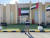 UAE 바라카 원전서 근무 중인 한수원 김지운 부장. 직원 숙소 식당에 걸린 UAE 국기 앞에 섰다. [사진 본인 제공]