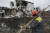 26일(현지시간) 러시아 공습으로 파괴된 우크라이나 수도 키이우의 한 주거 지역. AP=연합뉴스