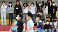 30일부터 학교·학원도 '노 마스크'…통학버스에선 의무 착용
