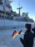 지난해 12월 한국 해군 장병들이 부산을 방문한 독일 해군 프리깃함(호위함) 바이에른을 환영하고 있다. [사진=주한독일대사관]