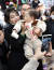 김건희 여사가 지난 11일 대구 서문시장을 찾아 아이를 안아주고 있다. 대통령실사진기자단