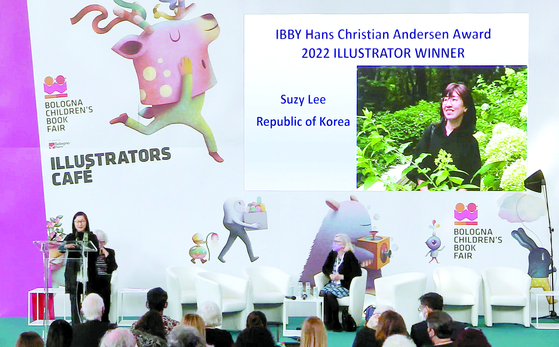 '아동문학계 노벨상'이라 불리는 안데르센상 수상자로 한국의 이수지 작가가 발표된 지난해 볼로냐국제아동도서전 모습. [연합뉴스]