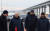 블라디미르 푸틴 러시아 대통령이 5일 크림대교의 복구 현장을 방문했다. EPA=연합뉴스