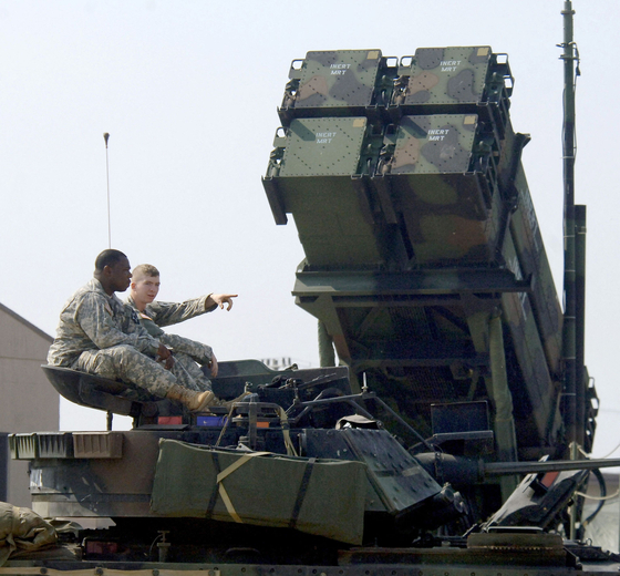 지난 2006년 한국 오산 미군기지에 설치된 패트리엇 미사일 포대의 모습, AFP=연합뉴스