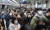 실내마스크 착용 의무가 '권고'로 전환된 30일 오전 서울 5호선 광화문역 대합실에서 마스크를 착용한 시민들이 이동하고 있다. 연합뉴스