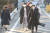 학교, 마트 등 실내 마스크 착용 의무가 해제된 30일 서울 광진구 광장초등학교에서 초등학생들이 등교하고 있다. 뉴스1