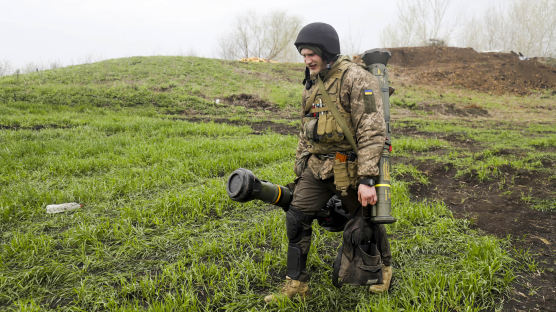 [이 시각] 러, 우크라이나 동부 공격 개시… 젤렌스키 "결사 항전"
