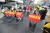 지난 4일 대구시청 동인청사 앞에서 마트 노동자들이 노동자들을 배제한 의무휴업 일방적 평일 변경 추진을 규탄하는 기자회견을 한 뒤 카트를 끌고 거리 행진을 하고 있다. 연합뉴스
