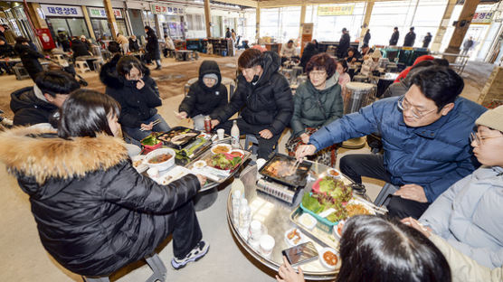 "백종원이 기적 만들었죠"…벌써 4만명 몰린 예산시장, 무슨일