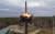러시아 국방부는 지난해 10월 26일 러시아 북서부 플레세츠크 발사장에서 핵 훈련의 일환으로 '야르스' 대륙간탄도미사일(ICBM)를 시험발사했다며 발사 장면을 공개했다. 우크라이나 전쟁이 장기화되는 가운데 러시아군의 핵무기 공격 위협도 계속되고 있다. EPA=연합뉴스 