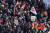프랑스 8대 노동조합의 2차 총파업이 일어난 지난달 31일, 파리의 광장에 모여 연금개혁 반대 시위를 벌이고 있다. AFP=연합뉴스