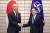 지난달 31일 일본 총리관저에서 기시다 후미오 일본 총리(오른쪽)이 예슨 스톨텐베르크 북대서양조약기구(NATO) 사무총장과 만나 악수를 하고 있다. 사진 일본총리관저실 홈페이지