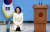 류여해 자유한국당(국민의힘 전신) 전 최고위원이 1일 서울 여의도 국회 소통관에서 3·8 전당대회 최고위원 출마 선언 기자회견을 마친 뒤 무릎 꿇고 지지를 호소하고 있다. 뉴스1
