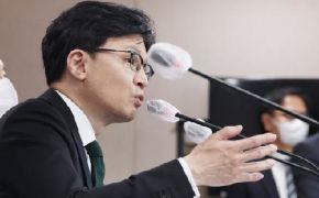 경찰 “황운하는 직업적 음모론자” 한동훈 장관 불송치